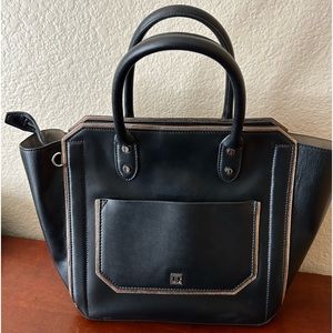 Slightly used black purse no tears or issues